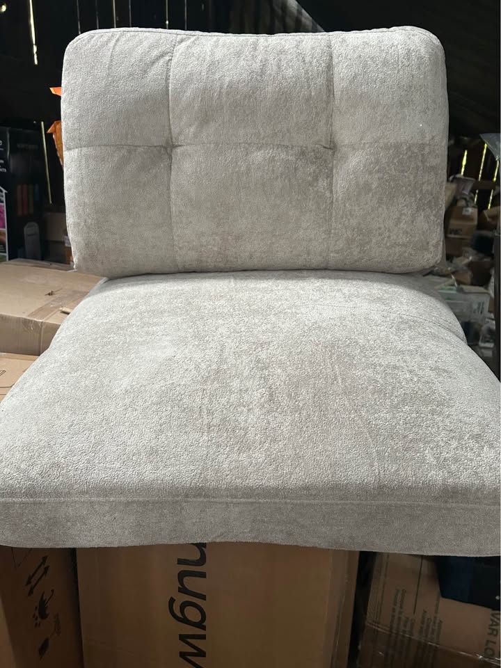 Aucteraden Loveseat