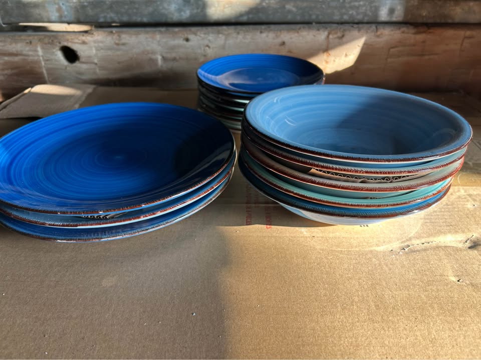 bonita plates 18 pieces (only have 11)